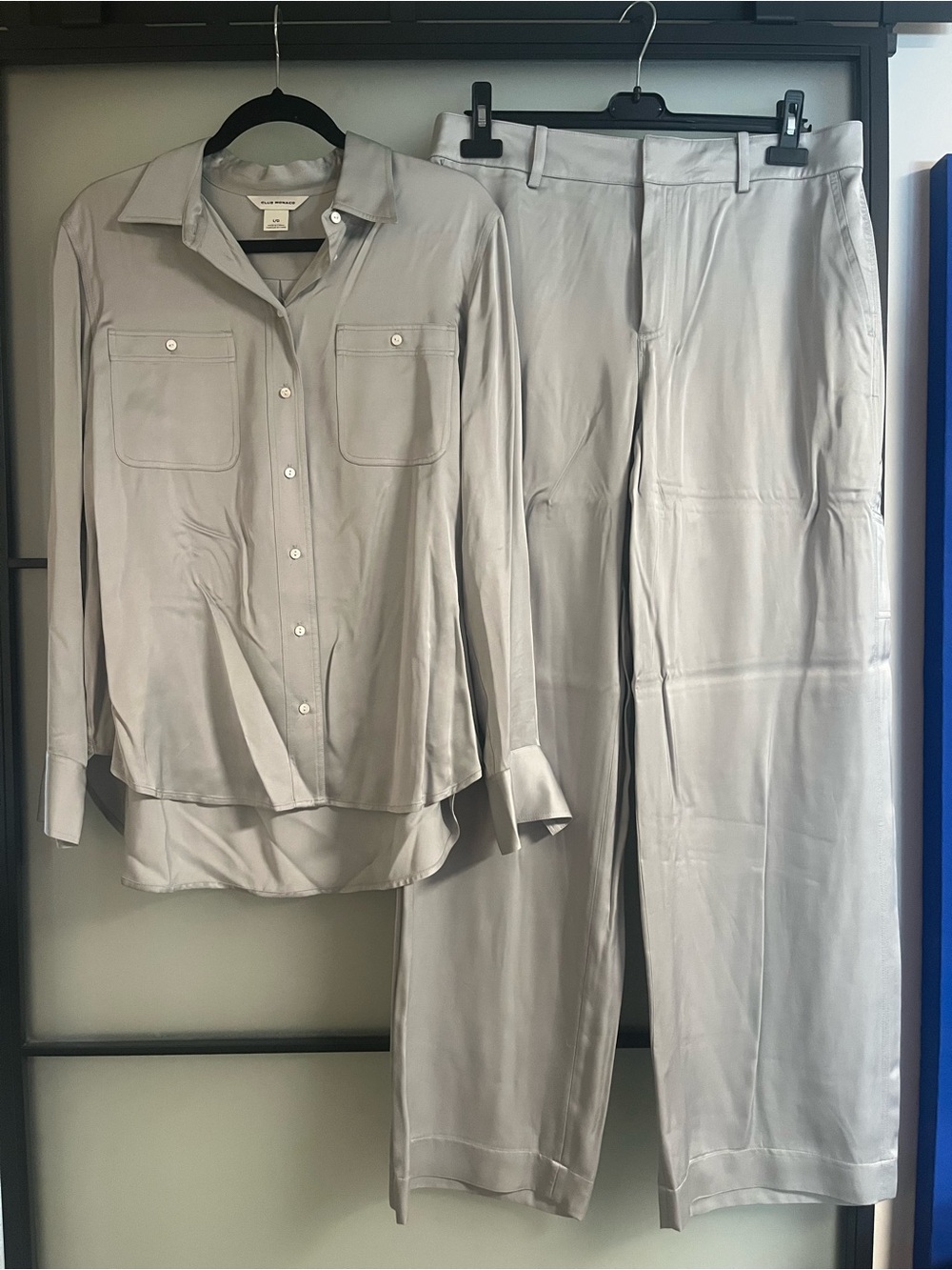 🆕🩶🩶🩶 Club Monaco Silky Wide-Leg Carpenter Pants and Button Down Top